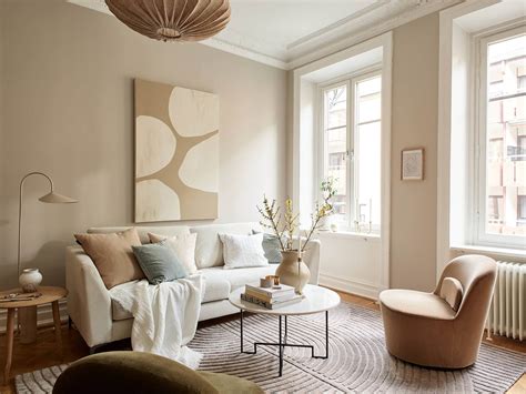 beige wallpaint interior