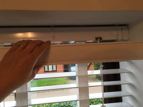 blinds not staying in place