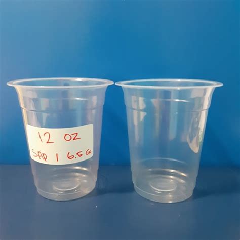 Gelas Cup Plastik Kecil dalam Kegiatan Percobaan