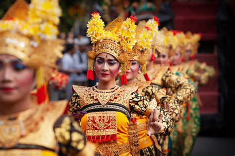 Indonesia's Culture Talking Photos