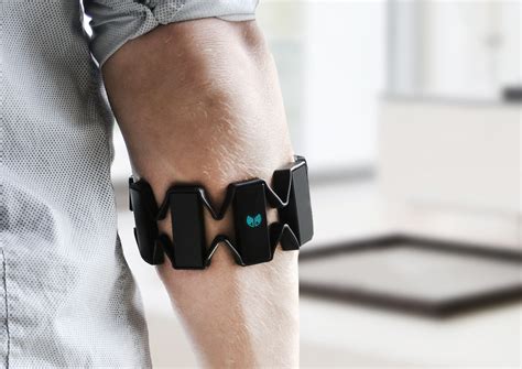 Myo Armband: Mengukur Aktivitas Tubuh Dengan Lebih Mudah dan Efektif