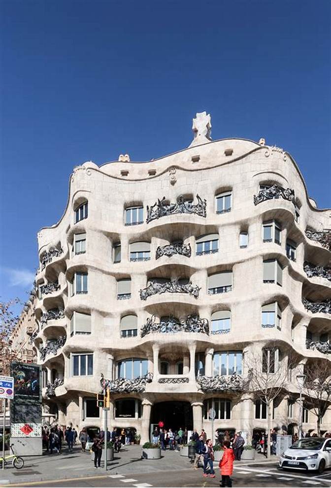 Casa Milà, Barcelona BARCELONA AND ITS MONUMENTS: TRAVEL GUIDE