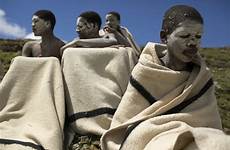 initiation afrika sunat passage ritual norms manhood qunu safer kedewasaan indigenous circumstances siegfried modola laki initiates undergoing shorthand