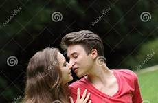 romantic adolescents baisers kussen romantische baciare romantico adolescente coppie delle romantiques jeunes baiser