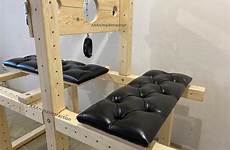 donjon banc pillory pliable shackles hands furniture