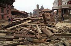 earthquake nepal buildings after cracked kathmandu quake collapse dozens collapsed pennlive dawn durbar square april devastating temples building poweful seen