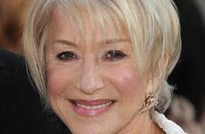 short helen mirren hairstyle fine haircut thin coiffed her cheveux life youthful bangs coiffure kort
