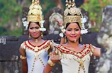 apsara cambodia dancers reap siem angkor wat bayon temple alamy traditional