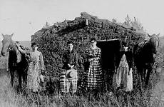 pioneer women woman west american history 1800s life settlers their old pioneers 19th century frontier clothing wagon homestead kansas house
