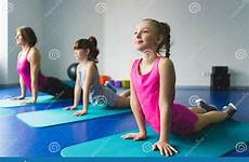 yoga instructor gymnastic exercises senam makin mudah agar bugar panduan tubuhnya kabartangsel sensory