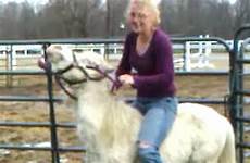 pony riding horse mini girl er vu