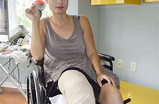 leg cast wheelchair broken woman women casts girl girls break casting legcast femur go prettycripple who
