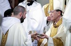 priests sacerdotes ordination sanos paten catholicsun