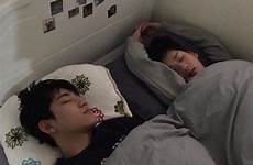 ulzzang couples dormindo goals papan pilih casal visitar