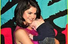 selena gomez baby holding boy pic post fanpop answers birth she girl
