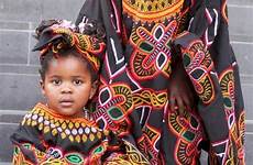 traditionnelle cameroon tenue toghu cameroun ouest enfants cameroonian kinder costumes kleider camerun roupas traditionnel travelbrochures camaroes kamerun ankara traditionelle afrikanische