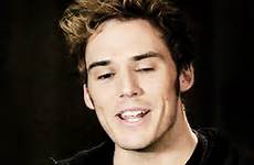 sam claflin gif he proved times most adorable person ever buzzfeed hunt made tap play face when tumblr article
