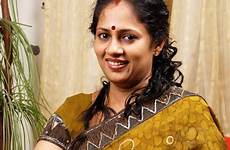 aunty lakshmi mallu ramakrishnan actress hot south old tamil latest picsphotos stills saree telugu glamour mloto cute
