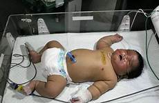 baby heaviest boy giant birth pound mother whopping has indian born given stories amazing country around