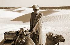 sahara bedouin unidentified wears douz tunisia predominantly