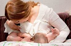 breastfeeding tandem menyusui kembar bayi posisi ibu feeding twiniversity coba bisa breastfeed every cambon kumparan