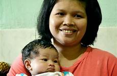 ibu bekerja menyelamatkan sulawesi bayi ratna anaknya puskesmas galesong