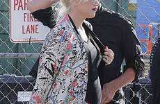 gwen pregnant stefani baby bump dailymail burst fit circus she boys huge shows visit bigger la off family getting has