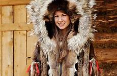eskimo inuit alaska parka athabascan jas photoshelter fourrure waarom geschikt tribe yellowknife crafted naturelle miraimages