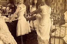 victorian undergarments fashion edwardian century 19th prostitutes hathawaysofhaworth whores undies corset viktorianische slaapkamer victoriaanse