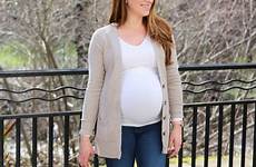 casual maternity style fashion outfits pregnancy women chic outfit sneakers fall jeans looking