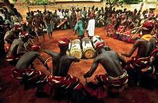 africa religions culture africans religion guinea ritual paisajes tribes ecuatorial chatwin benin anansi rituals trickster engaging danza christianity curse tradizioni