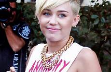 cyrus braless miley sideboob shopping grocery flashes goes while fameflynet credit california september studio city