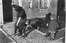 spanking punishment children corporal spank kids schools still ass german source mother now la bundesarchiv bild community