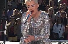 katy perry malfunction wardrobe did her dyed authentic revealed cent moment per self blonde she hair has streaming live