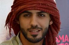 arabes borkan omar arabe arabic middle guapos chicos barba beaux hommes shema tunica hermosos erection mecs saudi culturas belleza árabe