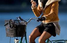 radfahren mädchen fahrrad auf frauen girl von strumpfhosen bicycle bike cycling phone copenhagen bilder
