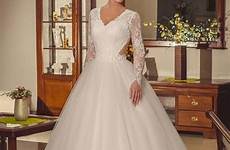 abito sposa invernale matrimonio principessa cintura maniche scollatura pizzo lunghe schiena decorata scoperta