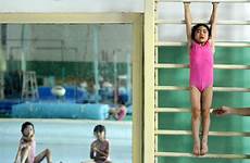 chinois olympiques entrainement gymnastics enfants gymnastic undergo young gymnast reflected jiangsu stretches nanjing classmates