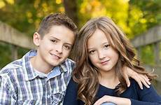 sibling siblings poses photography kids posing sister fall foto outfit brother family portraits older children toddler geschwister kinder von fotos