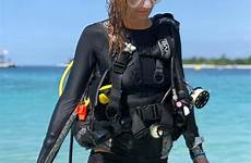 diving scuba wetsuit extremely snorkeling
