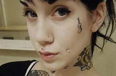 viso tatuaggi volto donna tendenza