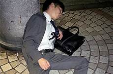 sleeping japanese streets strict testament businessmen culture work japan izismile