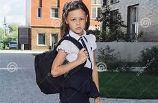 uniforme colegiala schoolmeisje eenvormige coloca linda sveglia scolara skolflicka estudante schulmädchen gullig bonito romanova darya elementare siede zaino erba nettes