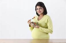 pregnant indian woman eating papaya pregnancy precautions