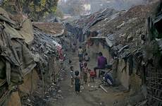 rohingya bangladesh refugees rohingyas kamp relocated pelarian cox bazar akan berlaku depan pada islampos indonesienne aide merah dilalap jago meninggal