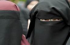women muslim embraces hijab risk lives west right choose their algemeiner ipt burqas wearing public