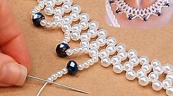 A pearl necklace tutorial for beginners - DIY jewelry!