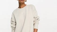 Nike – Fleece-Sweatshirt in hellem Orewood-Braun mit kleinem Swoosh-Logo und Oversize-Schnitt | ASOS