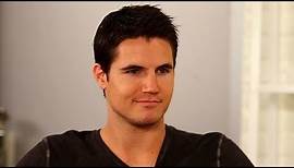 The Tomorrow People's Robbie Amell on the World's Worst Possible Superpower | POPSUGAR Interview