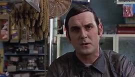 John Cleese: "Monty Pythons wunderbare Welt der Schwerkraft - Der Papagei ist tot" (1971)